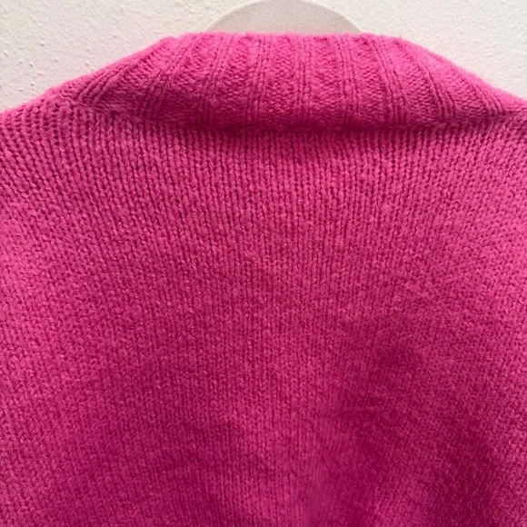 NWT NanaMacs Signature 8 Distressed Crop Pink Sweater Size Small - Picture 8 of 13